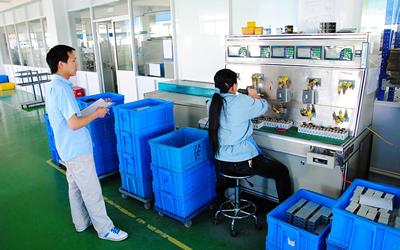 Máquina de control de demora estándar