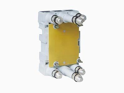 Base para conexión de interruptor DAM1-250-3P detrás del tablero